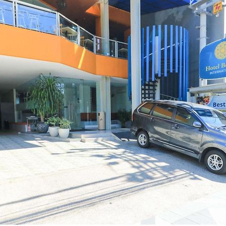 Hotel Berlian International Surabaya Luaran gambar