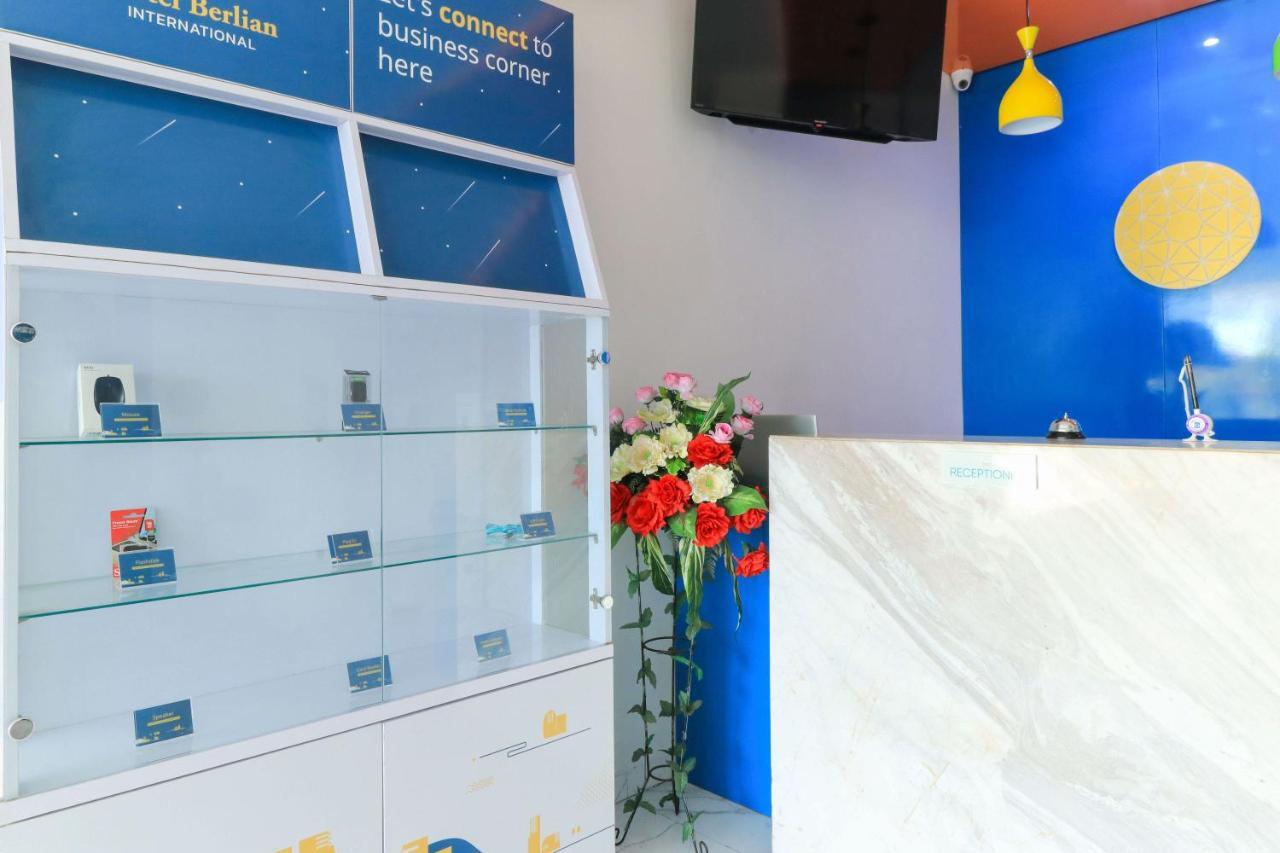 Hotel Berlian International Surabaya Luaran gambar